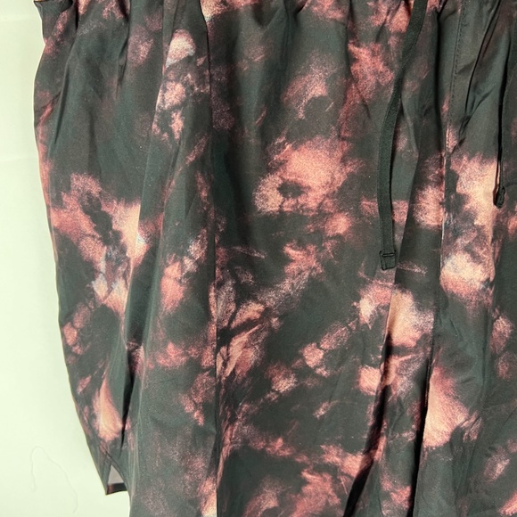 NWT: old navy Dolphin-Hem Run Shorts for Women (4X) - Picture 8 of 14